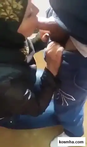 سكس مصري في الشارع شرموطة مصرية محجبة تمص زب حبيبها وتاكله